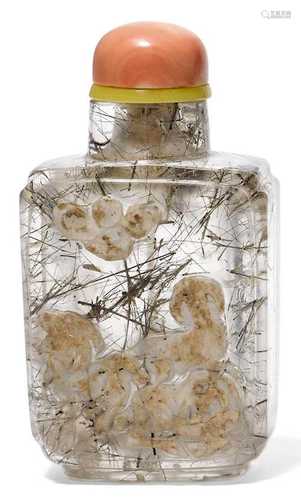 A RUTILE QUARTZ SNUFF BOTTLE.