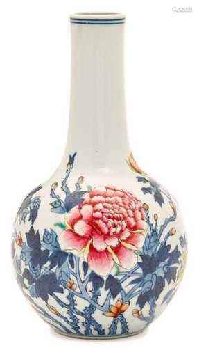 A SMALL FAMILLE ROSE PEONY VASE.