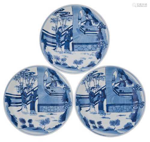 THREE BLUE AND WHITE BOWLS.