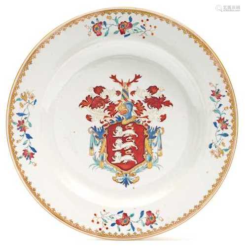 A LARGE FAMILLE ROSE ARMORIAL DISH.