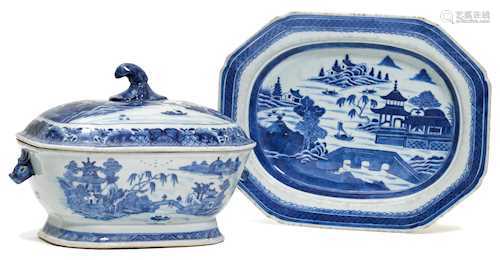 AN EXPORT BLUE AND WHITE SOUP TUREEN, COVER AND STAND.