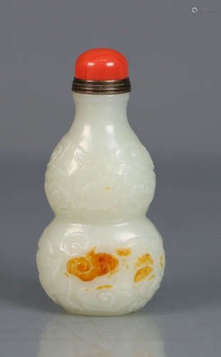 HETIAN JADE SEED CARVED SNUFF BOTTLE