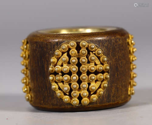 CHENCIANG WOOD WIITH GOLD CARVED RING