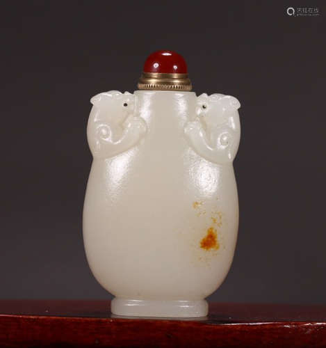 HETIAN JADE CARVED SNUFF BOTTLE