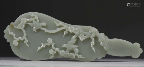 HETIAN JADE CARVED AUCTIOUS PATTERN FAN