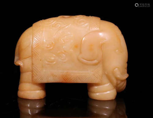 HETIAN JADE CARVED ELEPHANT ORNAMENT