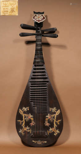 GEM DECORATED WITH PLUM FLOWER PATTERN LUTE