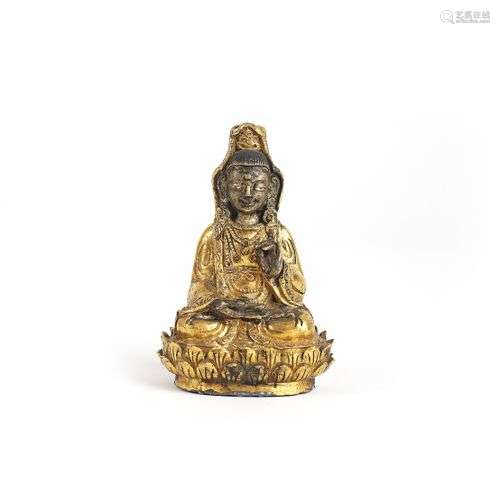 TIBET, XXème siècle. Statuette de Guan Yin assis sur un socl...