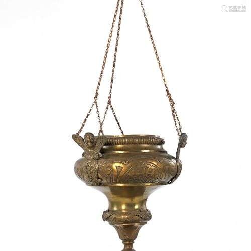 Lampe d'église en laiton de forme balustre à décor de godron...