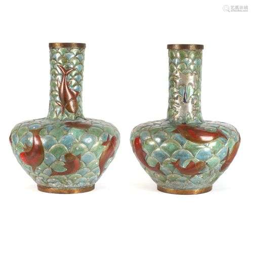 CHINE, Début XXe siècle Importante paire de vases de forme t...