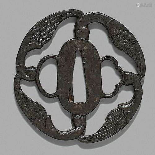 Tsuba en fer ajouré représentant quatre feuilles. …