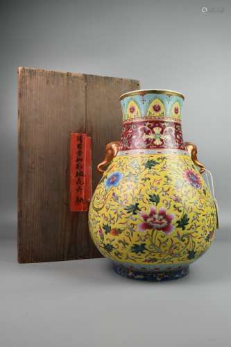 chinese yellow-ground famille rose porcelain pot