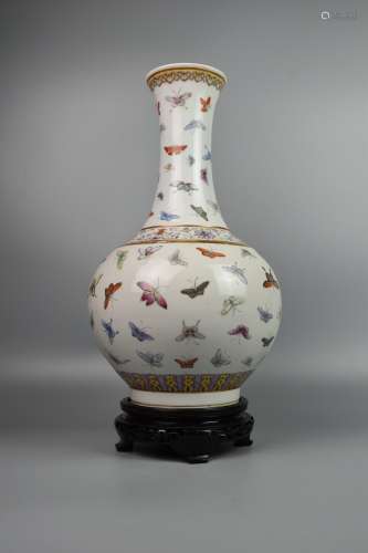 chinese famille rose porcelain butterfly pattern vase