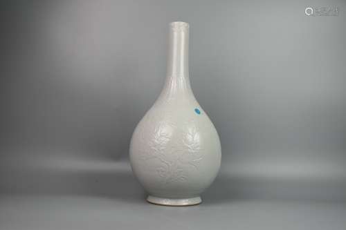 chinese white glazed porcelain bottle vase