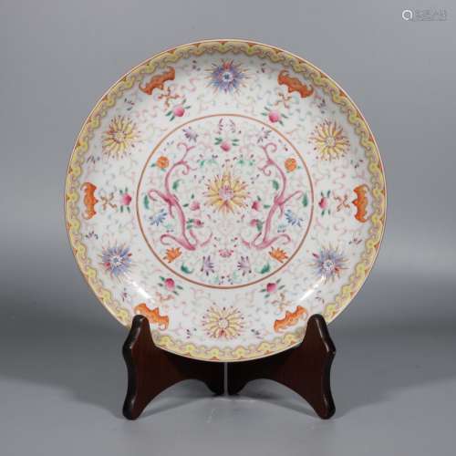 Famille Rose Plate Wrapped with Flowers of the Qing Qianlong...