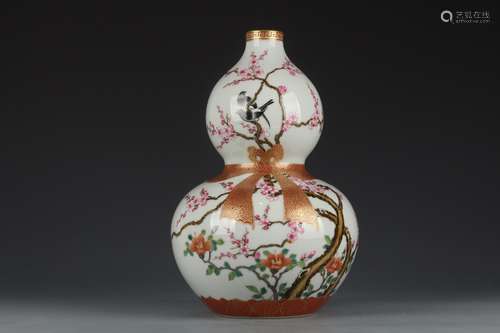 Famille Rose Bottle with Flower and Bird Pattern of the Qing...