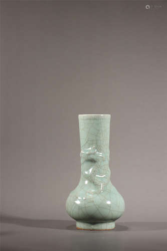 Long Quan Kiln Bottle with the Pattern of Dragon