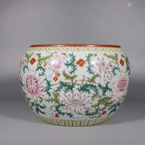Famille Rose Pot with the Pattern of Flower of the Qing Qian...