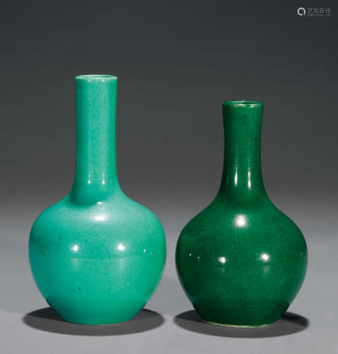 清 绿釉天球瓶 （一组两件）