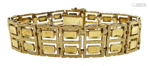 9ct gold textured and polished link bracelet