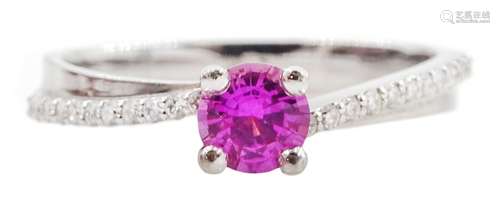 18ct white gold round pink sapphire ring