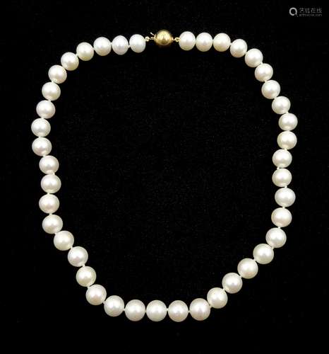 Single strand cultured white pearl necklace