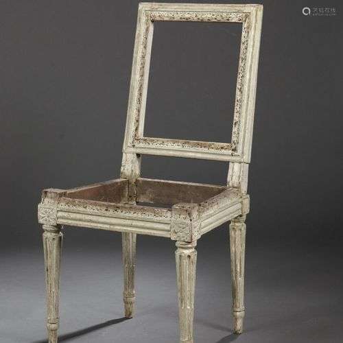 Petite chaise en bois mouluré, sculpté et laqué estampillé I...