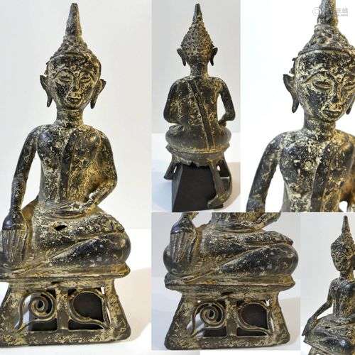 Bouddha en bronze assis dans la position de la prise de la t...