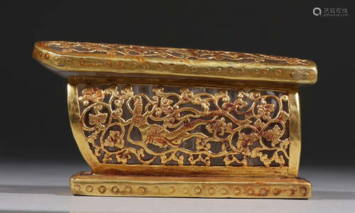 AGATE WITH GILT SILVER COFFIN