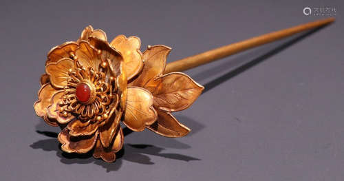 GILT SILVER CAST FLOWER PATTERN HAIRPIN