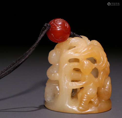 HETIAN JADE CARVED HOLLOW PENDANT