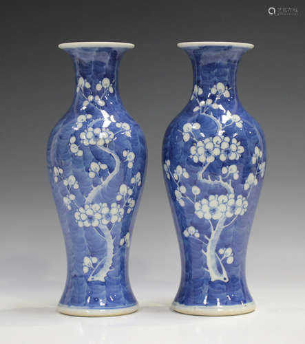 A pair of Chinese blue and white porcelain vases, early 20th...