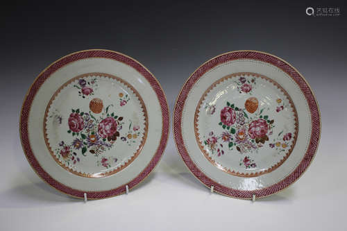 A pair of Chinese famille rose export porcelain plates, Qian...