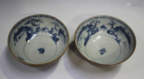 A pair of Chinese Nanking Cargo blue and white Batavian ware...