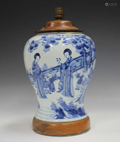 A Chinese blue and white porcelain vase, Kangxi period, the ...