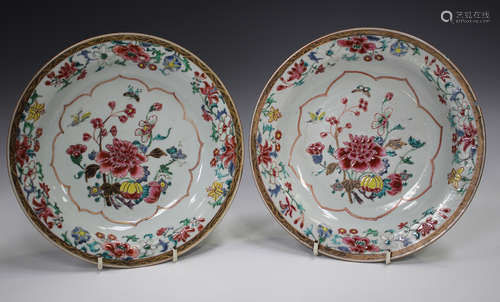 A pair of Chinese famille rose export porcelain plates, Yong...