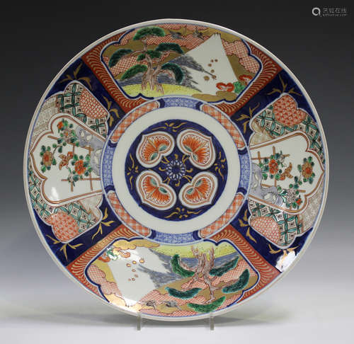 A Japanese Imari porcelain circular dish, early 20th century...