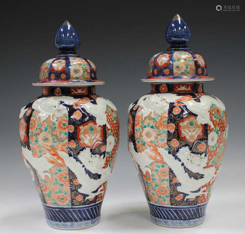 A pair of Japanese Imari porcelain jars and covers, Meiji pe...