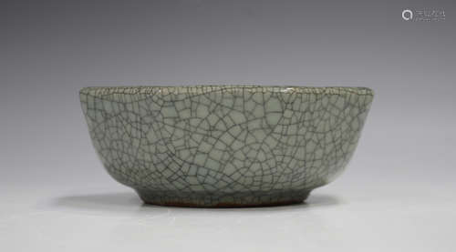 A Chinese Guan-type crackle glazed stoneware octagonal bowl/...