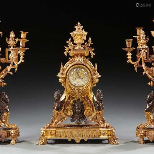 GARNITURE DE CHEMINÉE composée d'une pendule et d'…