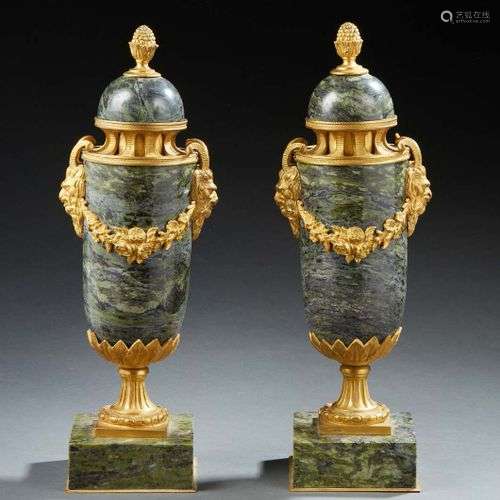 PAIRE DE VASES en marbre serpentine et bronze cise…