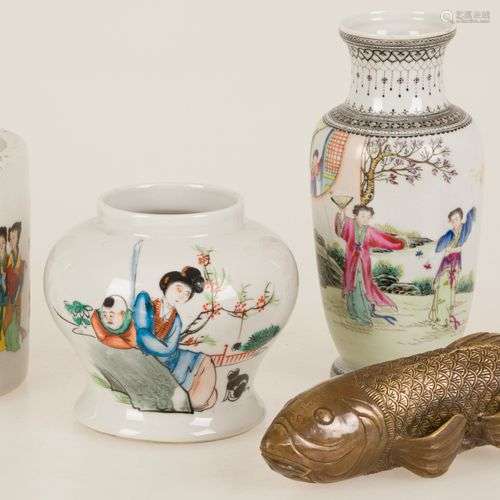 A lot of miscellaneous Asian items including a brush cup, a ...