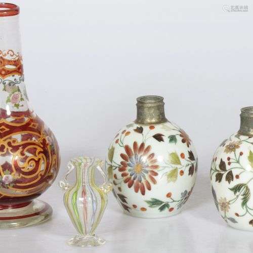 A lot with various glass objects, 20th century.