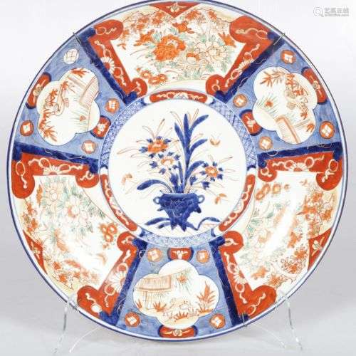 A large Japanese charger with Imari decor, first half 20th c...