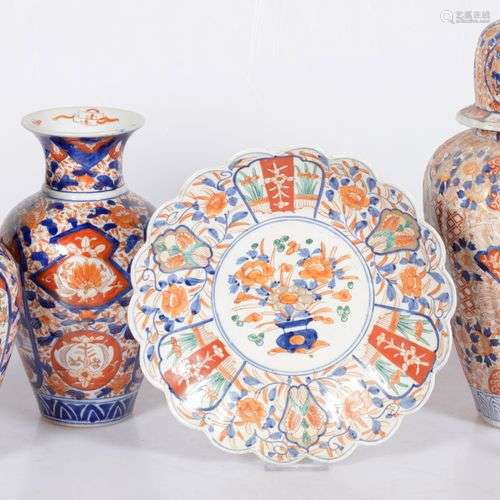 A lot of miscellaneous porcelain with Imari decoration compr...