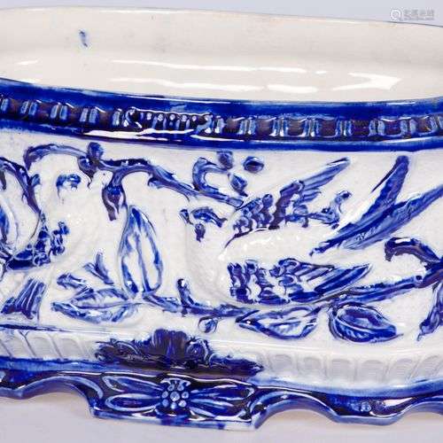 A planter/ jardinière with blue-and-white motifs, 20e eeuw.