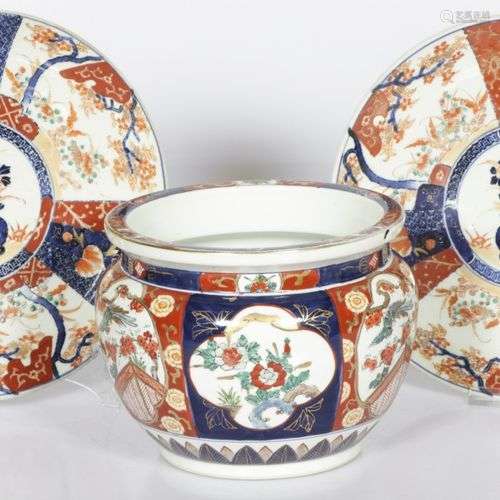 A lot with various Imari porcelain, 20th century.