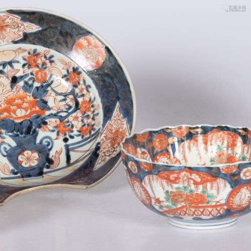 A lot of (4) Imari porcelain items, Japan, 18th and 19th cen...