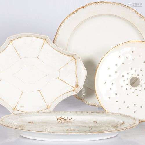 A lot with (3) various serving trays, England, 19th century.