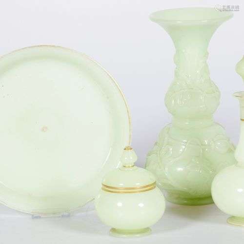 A lot of various pressed glass items, late 19th century.